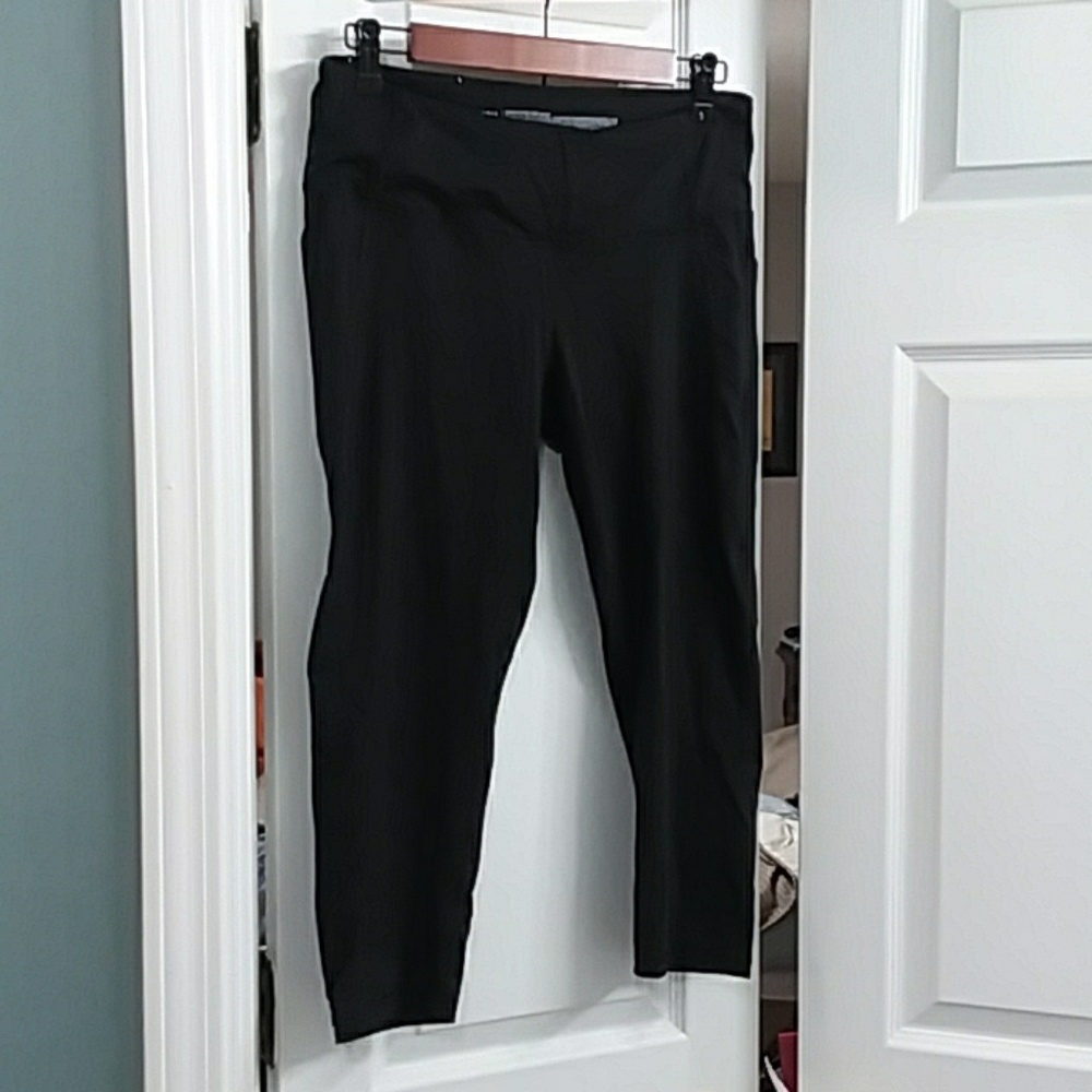 Victoria Sport knockout workout capris